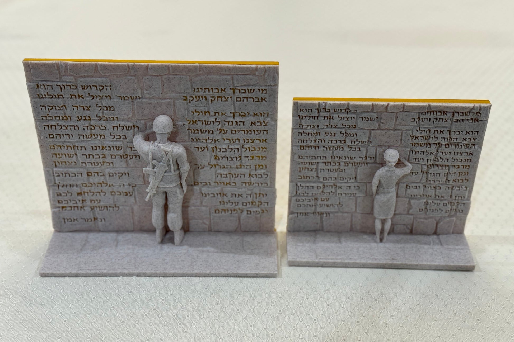 Large vs. Small Size Comparison.